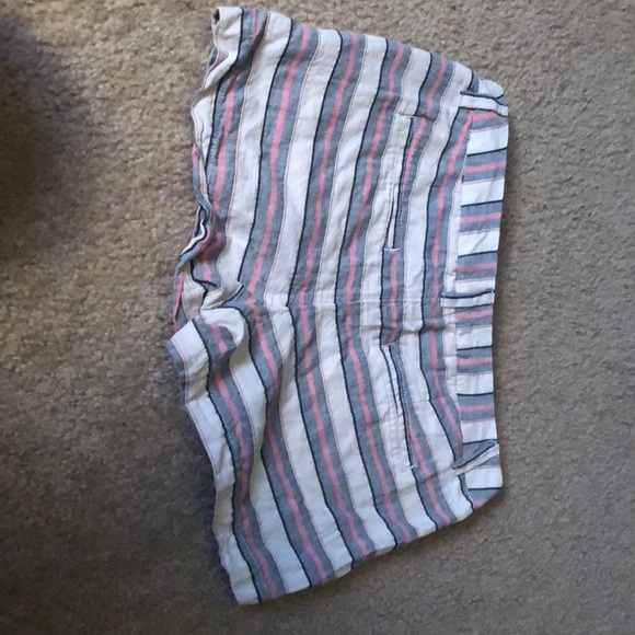 Short shorts - Picture 2 of 4